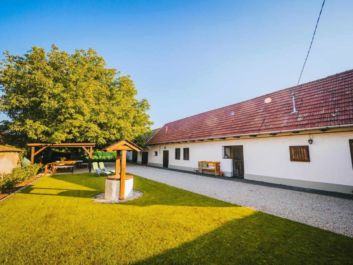 A Mi Kishazunk Vendeghaz Apartment Szomod ภายนอก รูปภาพ
